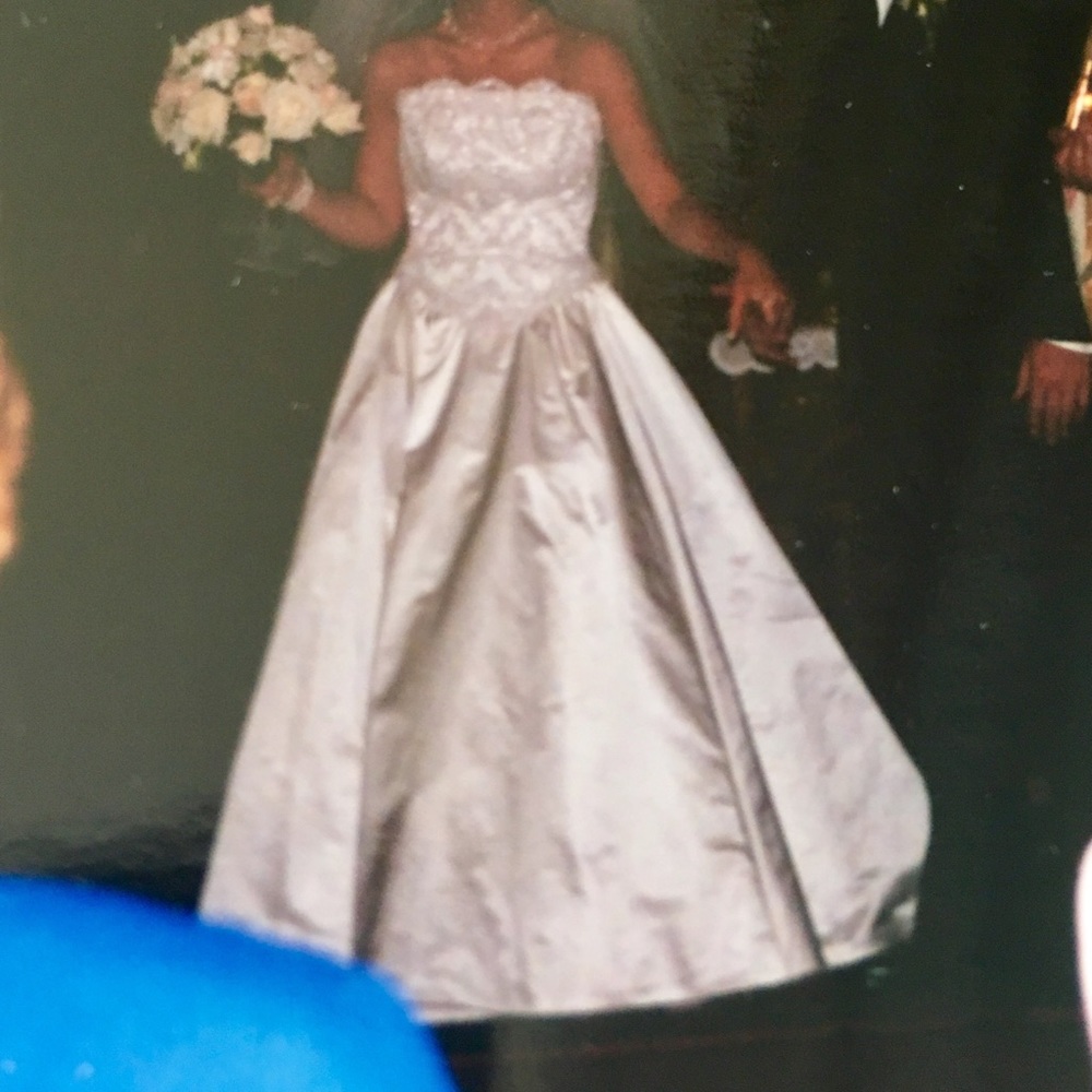 100% Silk, Antique White Wedding Dress